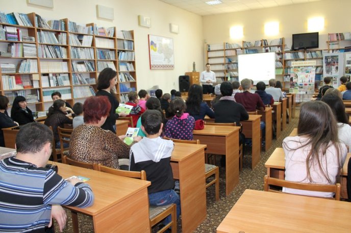 Обласну наукову бібліотеку на кілька годин перетворили на міні-лабораторію – 05