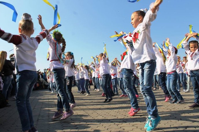 В рамках Дня міста Ужгород відбувся масштабний танцювальний флешмоб – 14