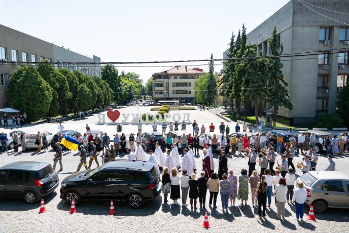На Закарпатті поховали молодого військового, який загинув у бою на Донеччині – 05