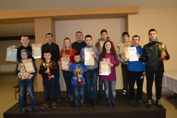 У Тячеві вперше провели міжрайонний Різдвяний дитячий турнір з шахів – 13