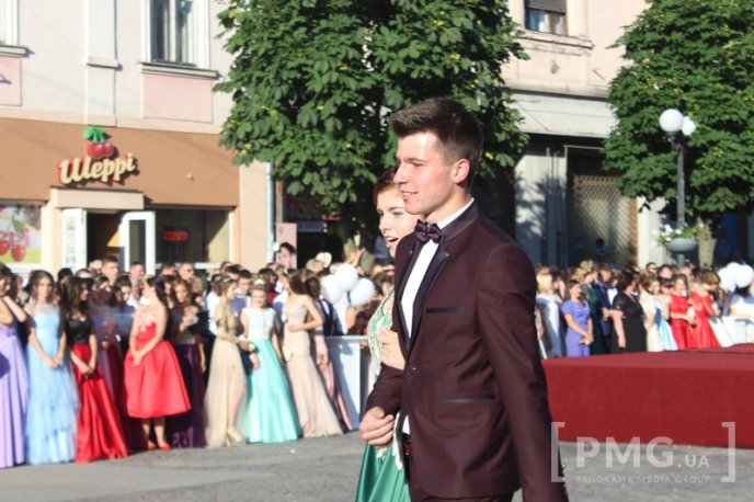 У Мукачеві нагородили випускників-медалістів – 43