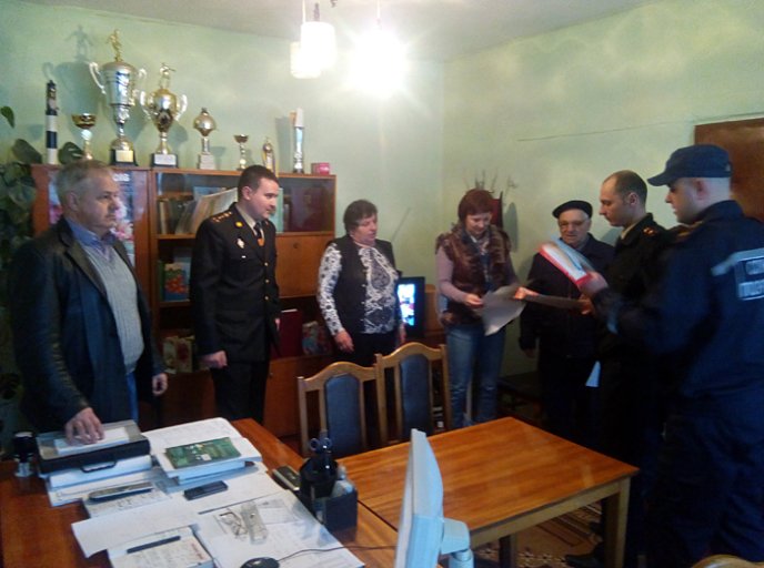 Рятувальники Тячівщини вчили громадян, як уникнути пожежі вдома й на роботі – 01