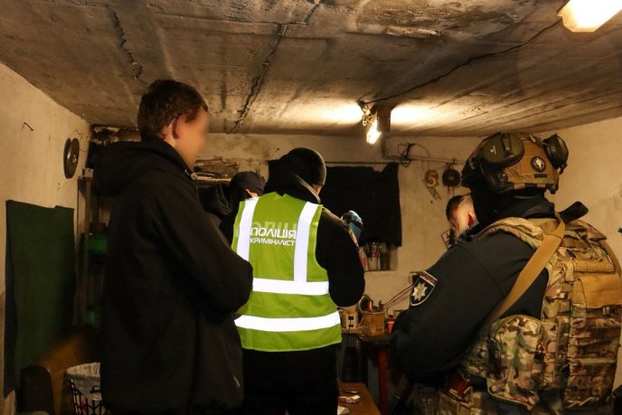 Обшуки провели в Ужгороді та Мукачеві: в області викрили злочинне угруповання – 01