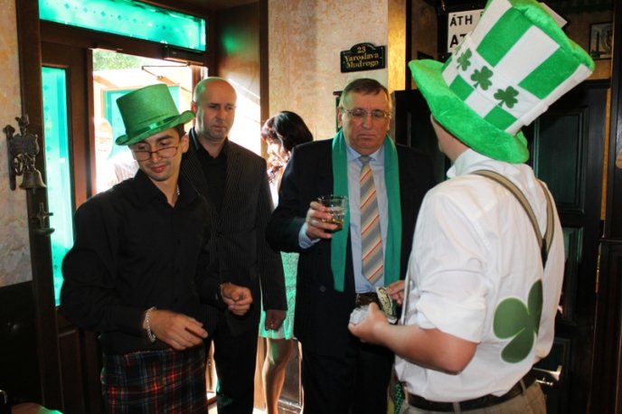 У Мукачеві відкрили перший ірландський паб "BarryBars" (ФОТОРЕПОРТАЖ) – 03
