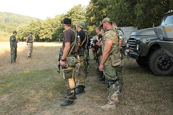 На Закарпатті "поклали на колеса" військову техніку, що понад чверть століття припадала пилом – 06