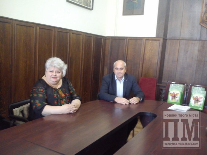 Мукачівські бібліотекарі відзначили своє професійне свято (ФОТО) – 01