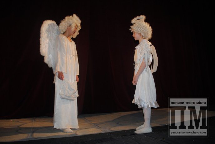 Мукачівським дітлахам показали виставу про Святого Миколая (ФОТО) – 05