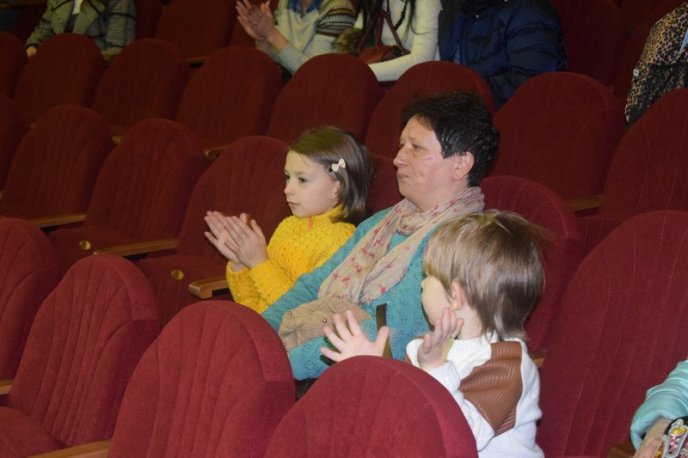 В Ужгороді влаштували святковий концерт для дітей – 07