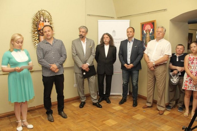 У Мукачеві презентували виставку картин «Богородиця» – 15