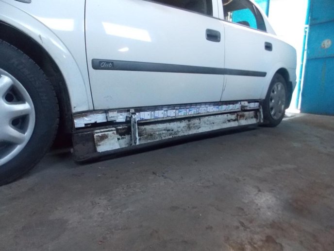 Угорець намагався незаконно перевезти через україно-словацький кордон понад 1,5 тисяч пачок сигарет (ФОТО) – 01