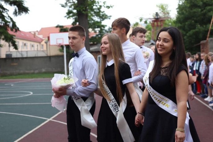 У школах Мукачева пролунав останній дзвоник – 04