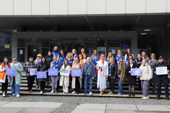 У Міжнародний день боротьби за права жінок в Ужгороді провели низку заходів – 04