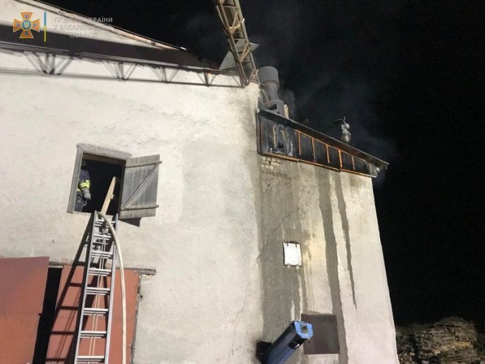 Ввечері на Закарпатті горіло деревообробне підприємство – 04