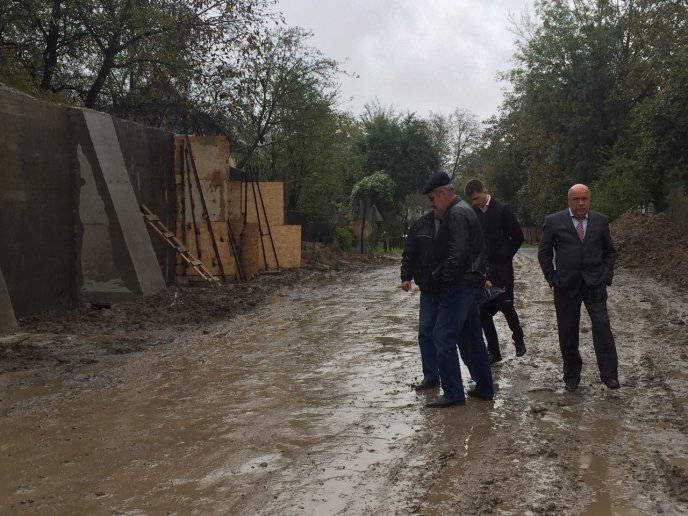 Реконструкція підпірних стінок у Липецькій Поляні, що на Хустщині, майже завершена – 01