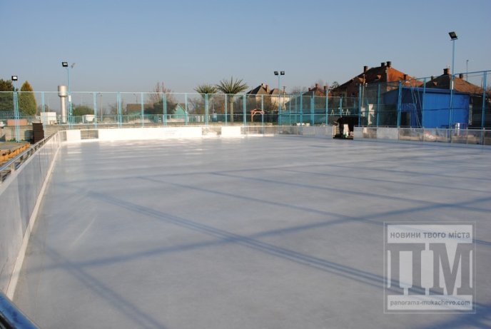 Мукачівська ковзанка вже майже готова, організатори обіцяють приємні сюрпризи (ФОТО) – 01 Мукачівська ковзанка вже майже готова, організатори обіцяють приємні сюрпризи (ФОТО) – 01