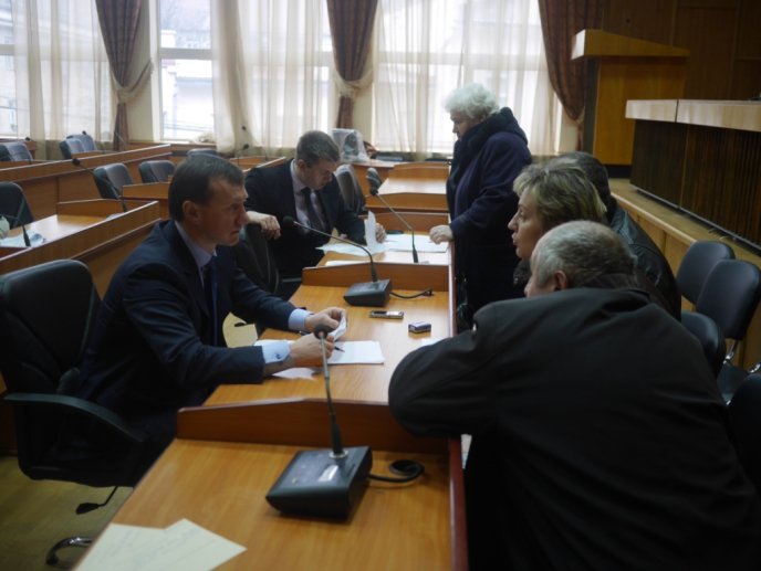 Четверо підприємців готові продовжити торгівлю у дерев’яних будиночках у центрі Ужгорода – 01