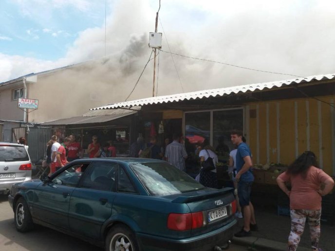 В Ужгороді на ринку "Білочка" сталась пожежа – 03