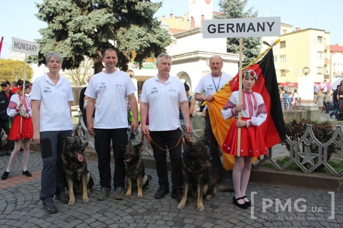 У Мукачеві урочисто відкрили чемпіонат світу зі слідової роботи службових собак – 20