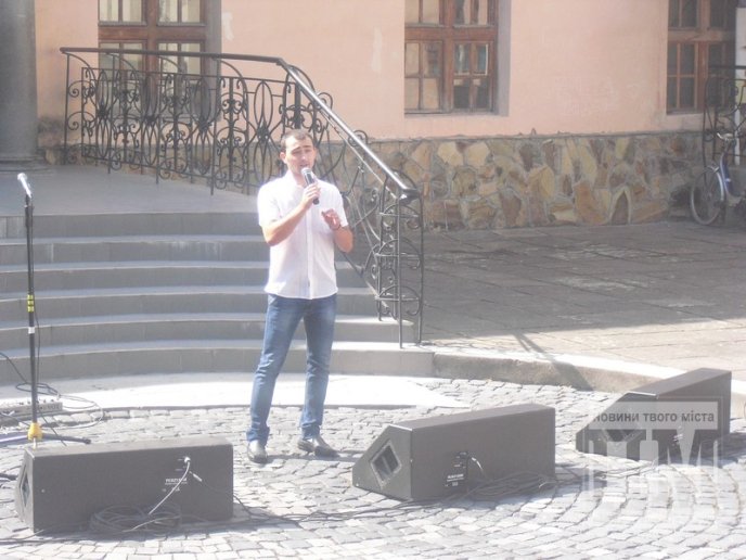 У Мукачеві митці допомагали військовим (ФОТО) – 08