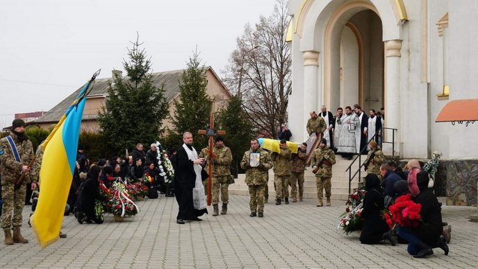 Мукачево попрощалося із загиблим військовим – 01