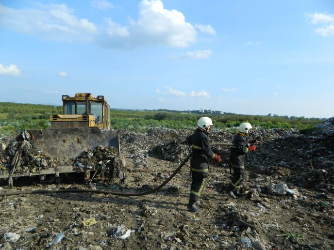 В Іршавському районі знову горіло сміттєзвалище – 01 В Іршавському районі знову горіло сміттєзвалище – 01