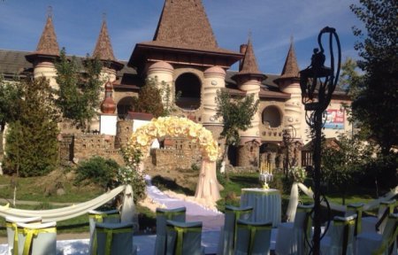 Ольга Фреймут відвідала весільний зал у Хусті і вручила відзнаку "Гордість міста" – 02