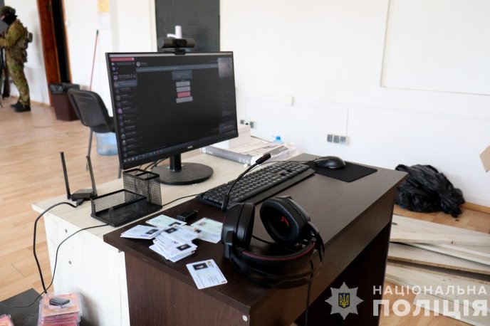 100 тисяч доларів прибутку на тиждень: поліцейські ліквідували масштабну мережу шахрайських кол-центрів – 12 100 тисяч доларів прибутку на тиждень: поліцейські ліквідували масштабну мережу шахрайських кол-центрів – 12