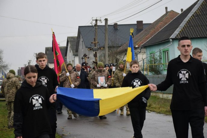 На Закарпатті провели в останню дорогу полеглого захисника – 02