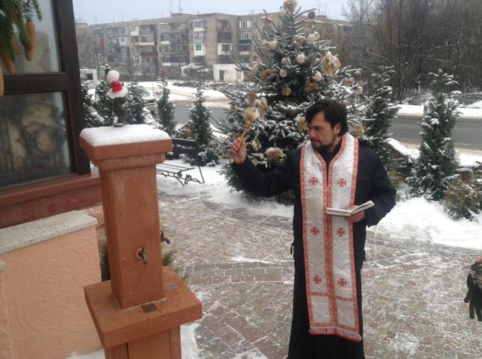 В Ужгороді освятили нові міні-скульптурки міста – 09