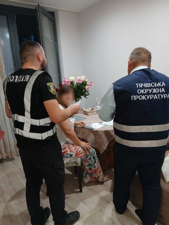 Жінку викрили під час зустрічі з «пацієнтом»: що накоїла сімейна лікарка – 01 Фото — Відділ комунікації поліції Закарпатської області