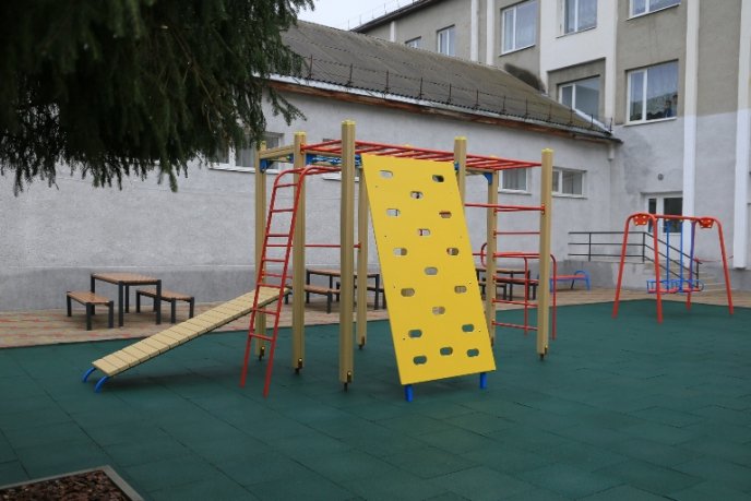 У Мукачеві відкрили ігровий комплекс для школярів – 04