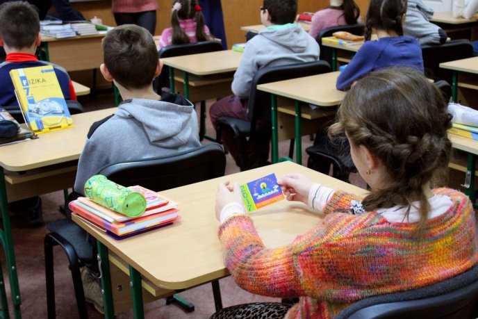 Художник Аттіла Коприва двомовно читав школярам вірші Лесі Українки – 09