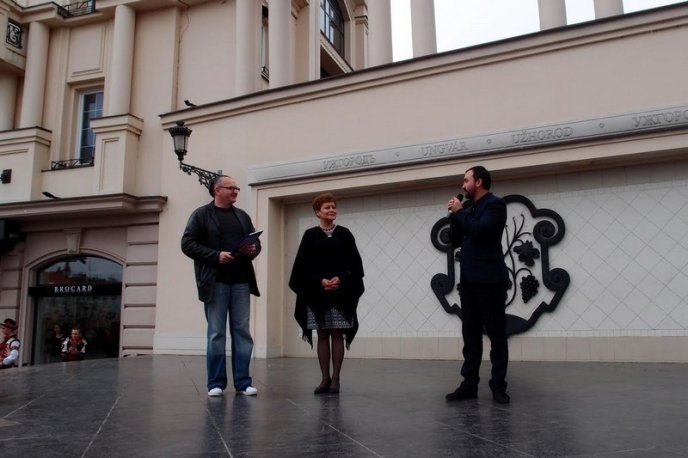 Як закарпатці в центрі Ужгорода танцювали – 04