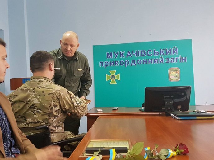 Важкопоранений боєць АТО із Мукачева отримав нагороду від Петра Порошенка – 02