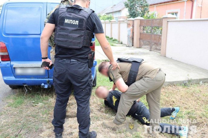 Поліцейські показали, як КОРД затримував зловмисників на Закарпатті – 02