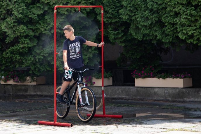 На одній із площ Ужгорода встановили охолоджуючі рамки – 04