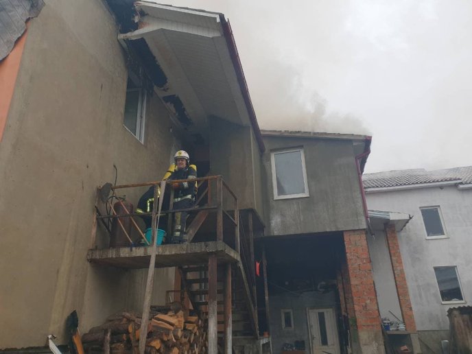 Масштабна пожежа на Хустщині: горів весільний салон – 04