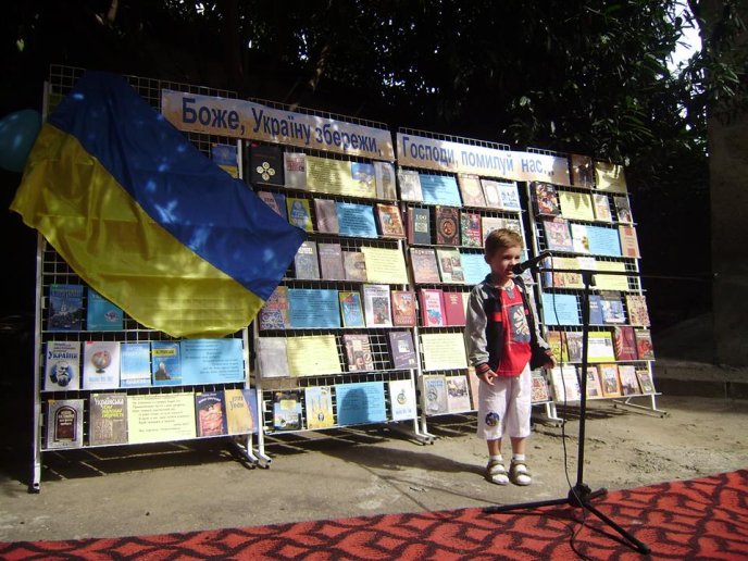 Читачі Мукачівської бібліотеки вшанували День Незалежності святковими заходами – 06