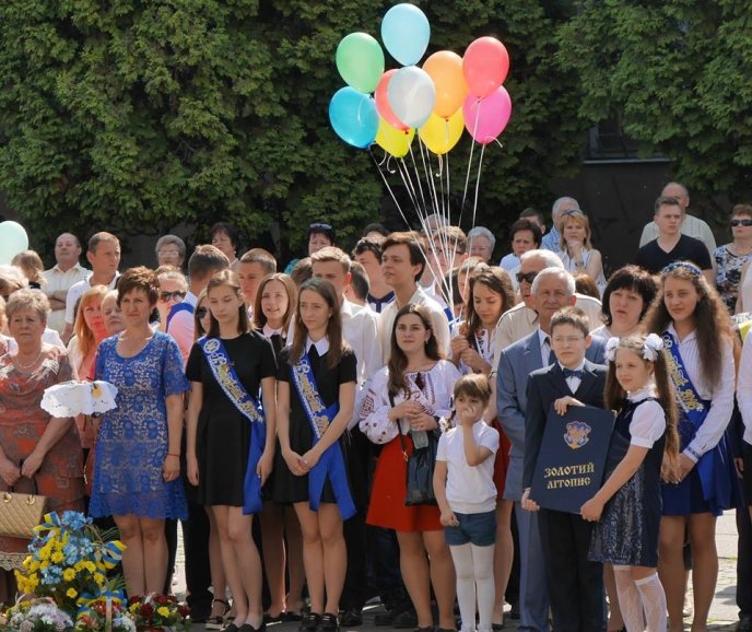 Загальноміський парад випускників відбувся і в Ужгороді – 04