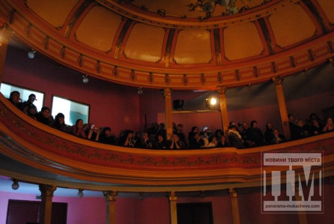 У Мукачеві засяяли вогні “Різдвяної зіроньки” (ФОТО) – 03