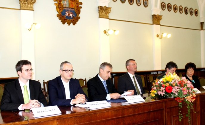 Керівництво Закарпаття підписало угоду з 10-ма регіонами Угорщини, Румунії та Сербії – 01