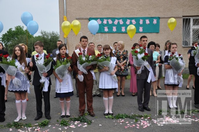 Свято "Останнього дзвоника" зібрало у Мукачівській ЗОШ №7 багато гостей (ФОТОРЕПОРТАЖ) – 13