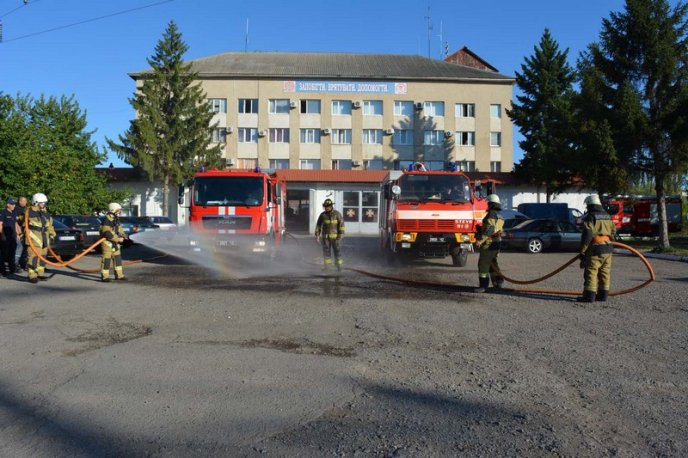 Закарпатця оригінально провели на пенсію – 02