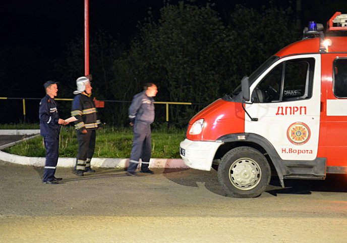 Воловецькі рятувальники гасили пожежу на АЗС – 01