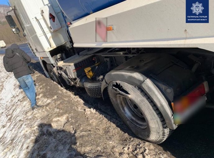 Зіткнулись легковик та вантажівка. Водій був п’яний – 03