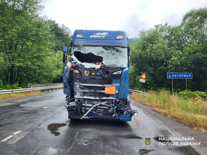 Ще одна смертельна аварія на Закарпатті: зіткнулись дві вантажівки – 01 Ще одна смертельна аварія на Закарпатті: зіткнулись дві вантажівки – 01