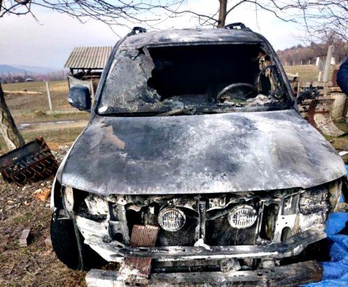 У Нижній Апші горів позашляховик "Toyota Land Cruiser" – 01 У Нижній Апші горів позашляховик "Toyota Land Cruiser" – 01