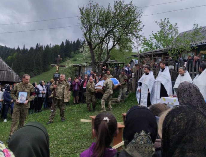 У гірському селі провели в останню путь полеглого Героя – 01