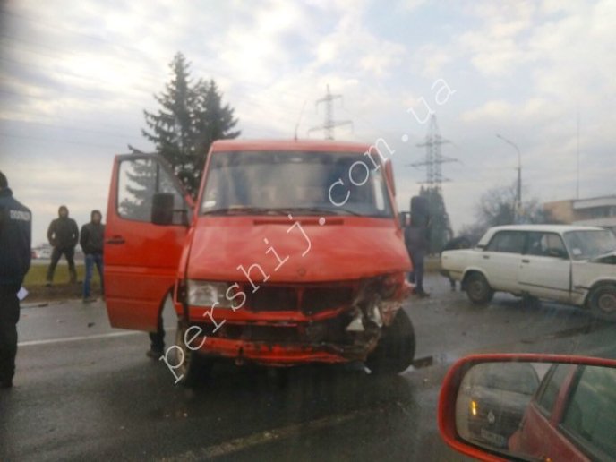 Вранці на виїзді з Мукачева сталася аварія – 02