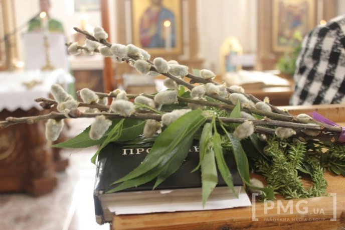 Мукачівські вірники відзначили Вербну неділю – 01